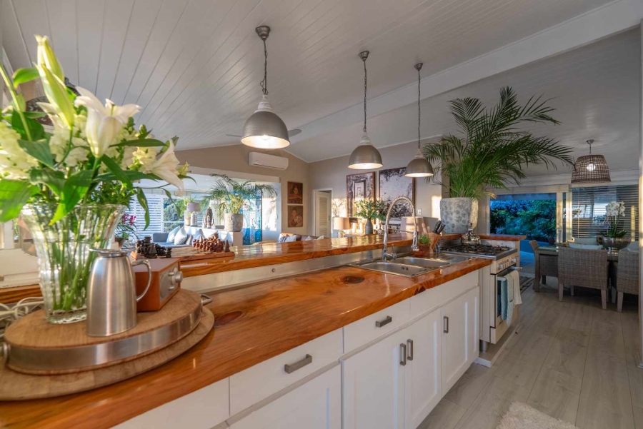6 Bedroom Property for Sale in Llandudno Western Cape